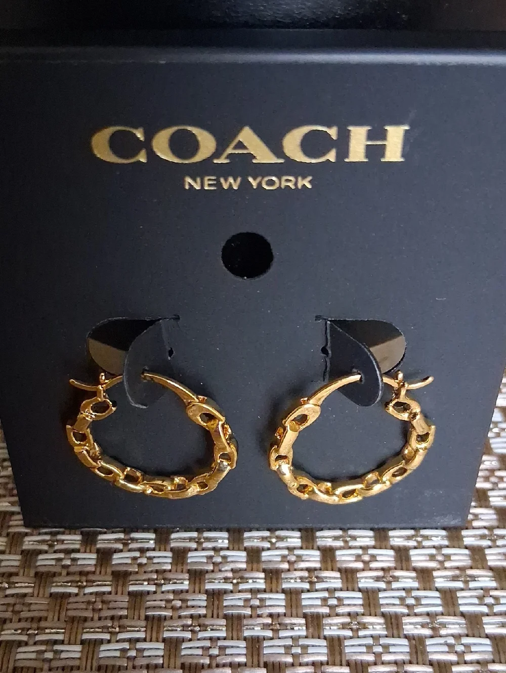 Coach Small Linked C Hoops NWT - Picture 5 of 8